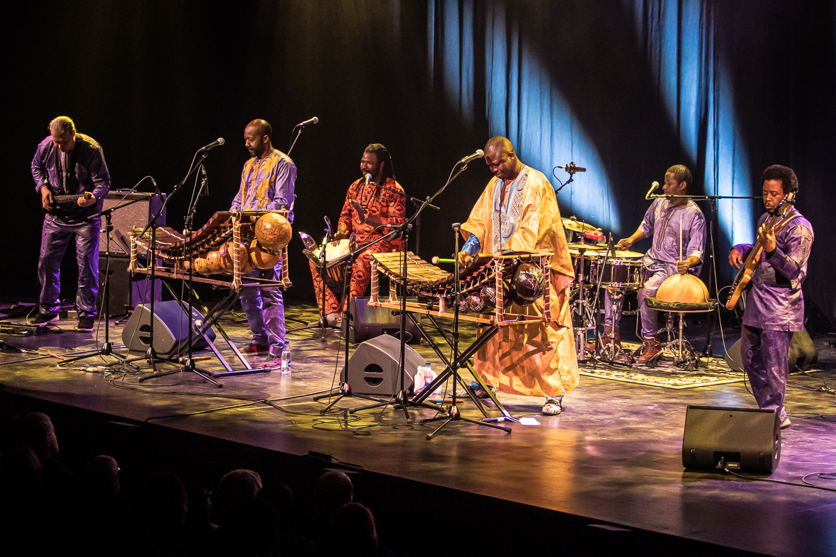Mamadou Diabaté et Percussion Mania : Du Balafon pour danser, taper, crier et chanter