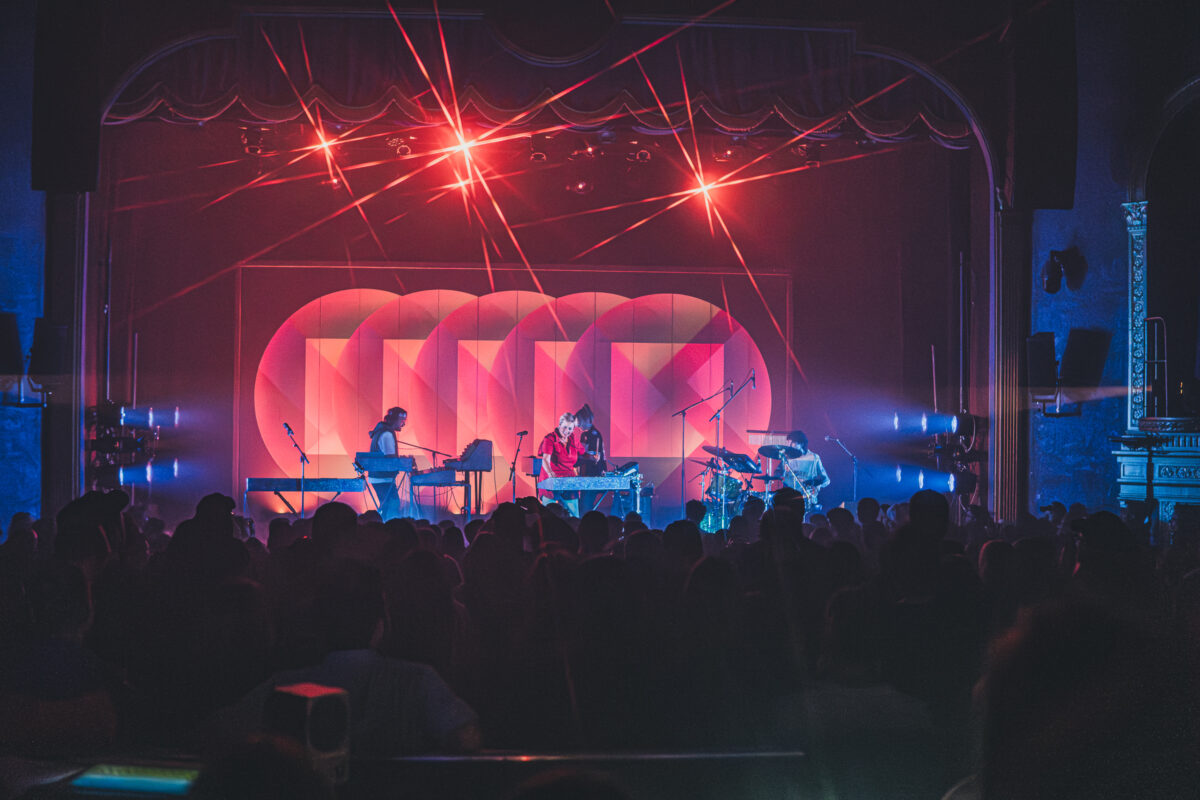 Ariane Moffatt apporte la pop scintillante de l’automne à L’Impérial Bell