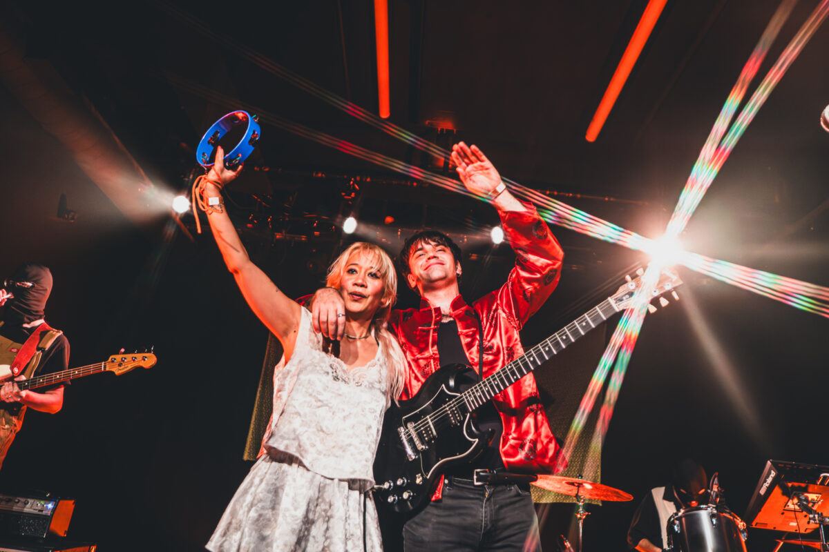 DVTR au Grizzly Fuzz : Le duo qui convertit les introvertis en machines à pogo