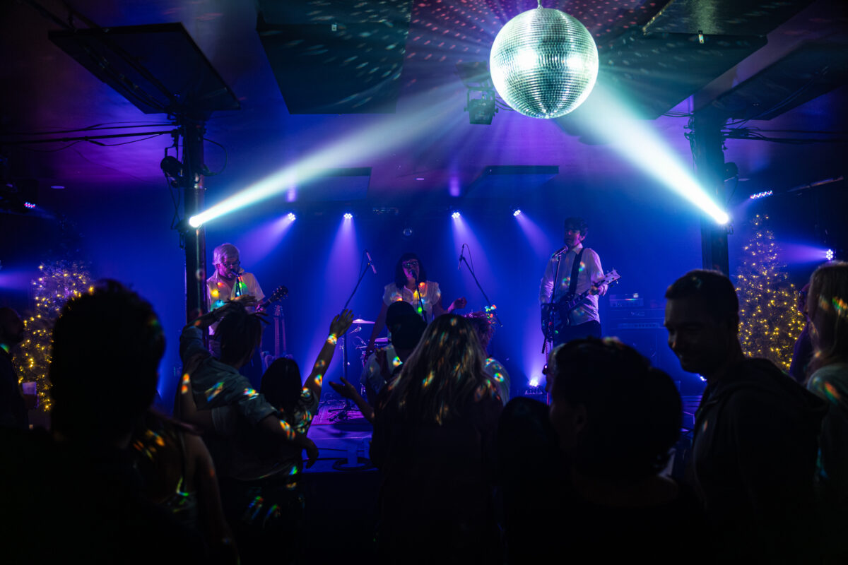 Photos : Le party de noël punk-garage du Pantoum