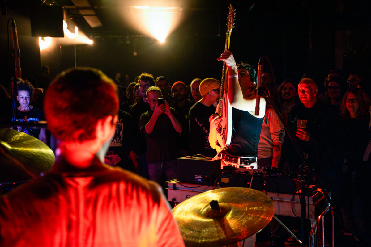 Alix Fernz et Population II au Grizzly Fuzz : Le rock au plancher!