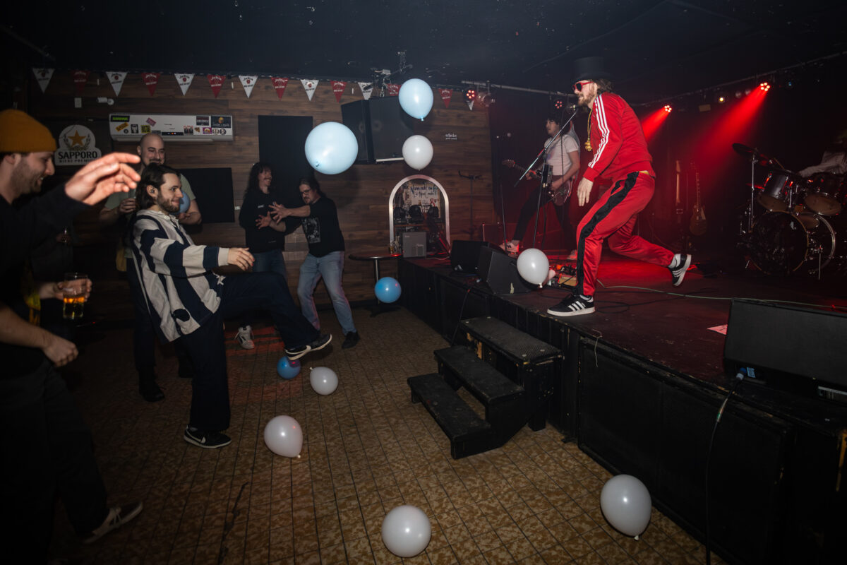 Destruction Derby, Mr. Spirale et Cherry Stems : course automobile et ballons, la cerise sur le sundae d’une grosse fin de semaine de rock