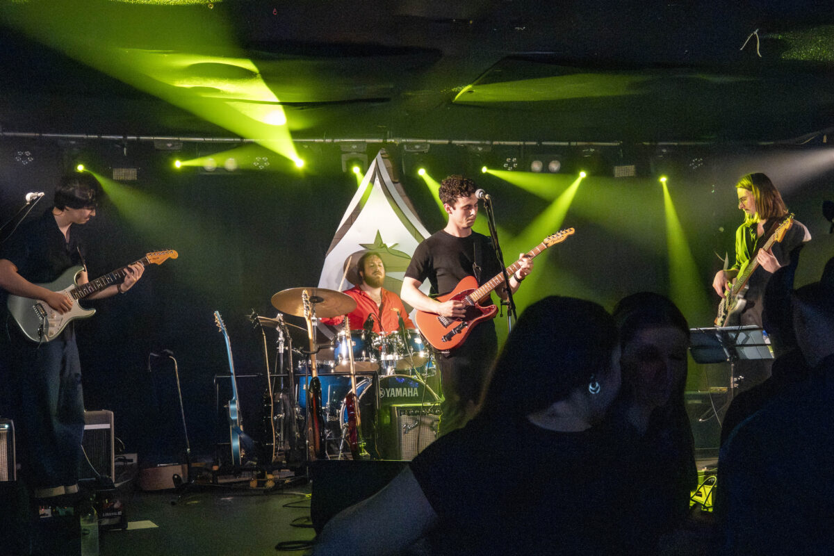 Les Gamins et Albert Asselin : entre moshpit, slows et séries à la Source de la Martinière