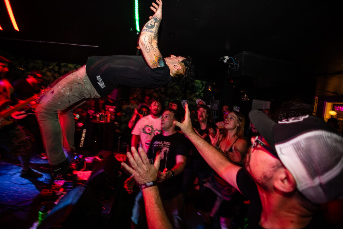 Pouzza Fest 2026 (Jour 3) : Pour l’amour de marcher entre les scènes