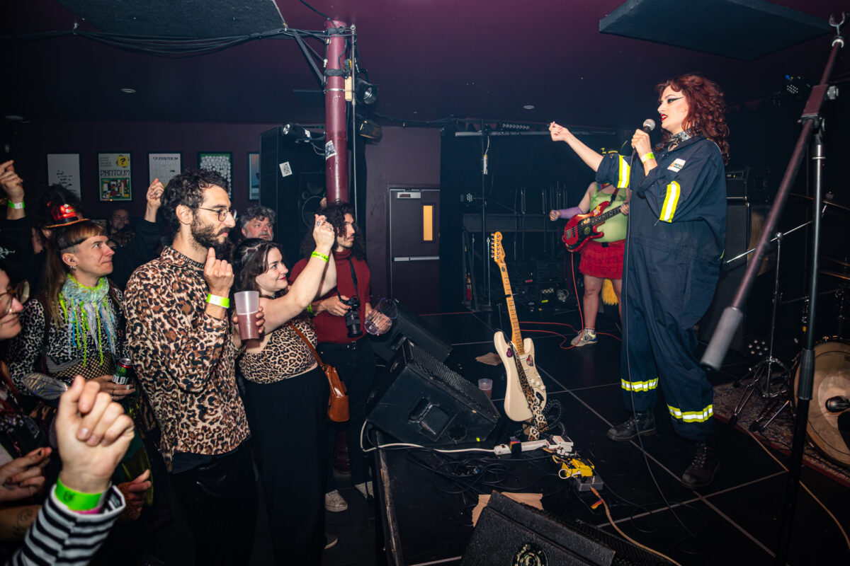 Photos : une fin de soirée très punk-Queer-paillettes au Festitook!